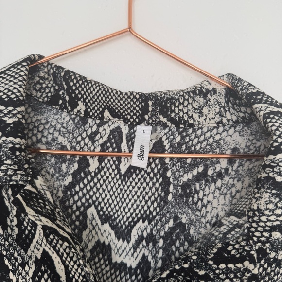 Glam Monochrome Snakeskin Pattern shirt dress - Picture 2 of 6